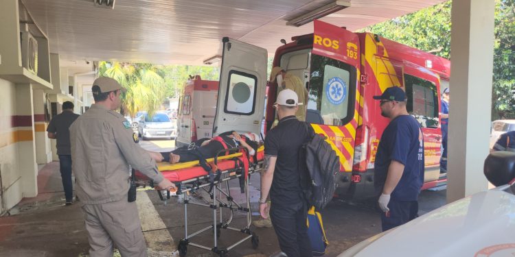 Jovem fica ferida após acidente entre carro e moto no Jardim Panorama