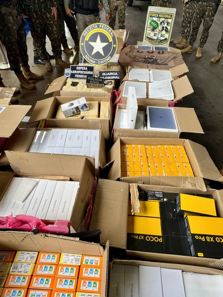 Receita Federal apreende R$ 1,8 milhão em eletrônicos escondidos em caminhão durante treinamento na fronteira