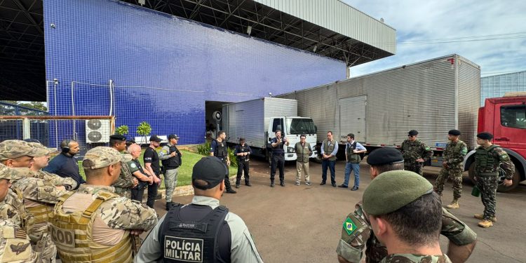 Receita Federal apreende R$ 1,8 milhão em eletrônicos escondidos em caminhão durante treinamento na fronteira