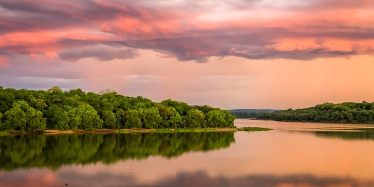 Itaipu e municípios lindeiros avançam em plano estratégico para turismo náutico no Lago de Itaipu