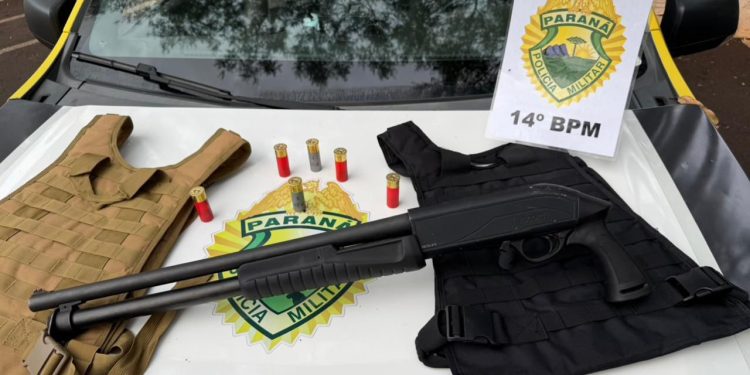 Arma e munições são apreendidas após fuga de suspeito na região da Vila Portes
