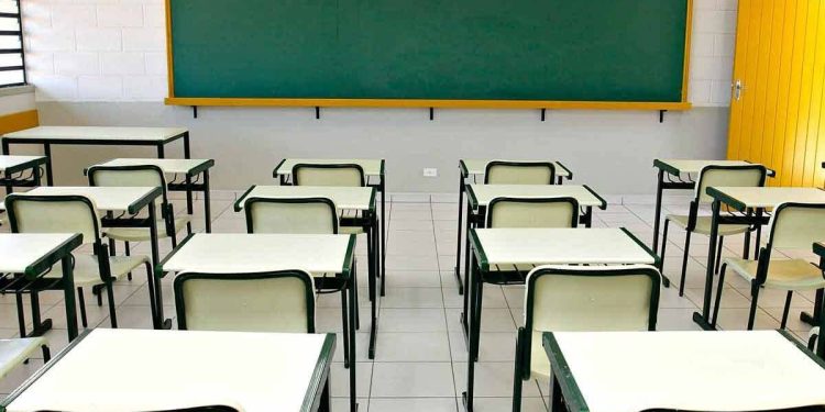 Falta de professores na rede municipal já supera 300 profissionais